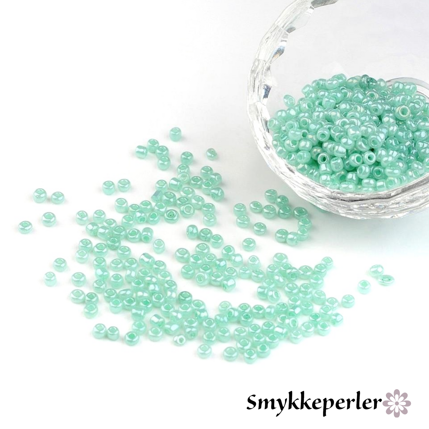 Seed beads aqua opaque. Ca. 3 mm.