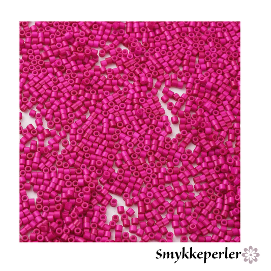 Cylinderperler delica style 2x1,5mm. 10g. Hotpink.