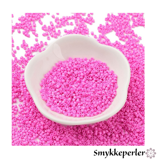 Cylinderperler delica style 2x1,5mm. 10g. Pink.